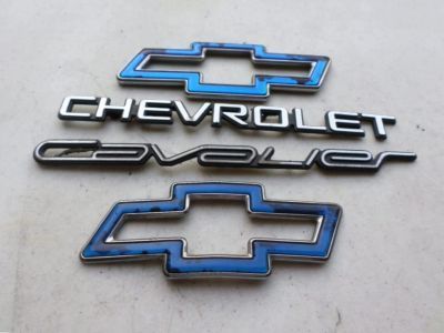 2002 Chevrolet Cavalier Emblem - 22591873