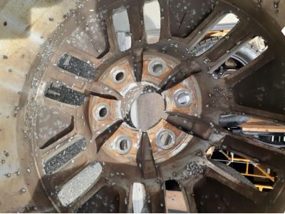 GM 20x8.5-Inch Cast Aluminum 6-Split-Spoke Wheel in Chrome 19301353