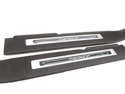 GM Illuminated Front Door Sill Plates with Cocoa Surround and Chevrolet Script 22933515