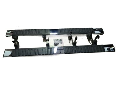 GM Crew Cab (with Diesel Engine) 6-Inch Rectangular Assist Steps in Chrome 84106513