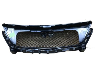 GM Grille in Painted Silver with Bright Surround and Cadillac Logo 84826385