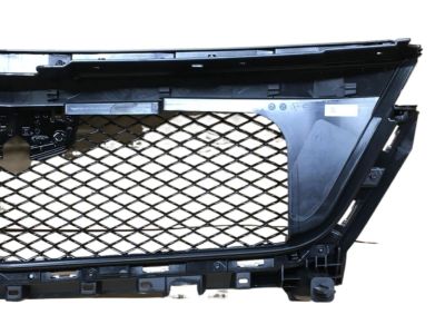 GM Grille in Painted Silver with Bright Surround and Cadillac Logo 84826385