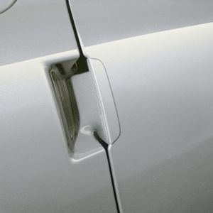 GM Front Door Handles in White 17800474