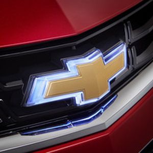 GM Illuminated Grille Bowtie Emblem in Gold 84377302