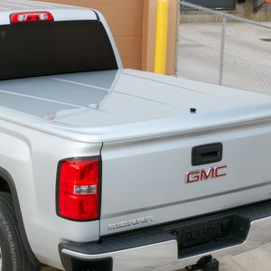 GM Standard Box One-Piece Hard Tonneau Cover by UnderCover™ in Silver Ice Metallic 19333004