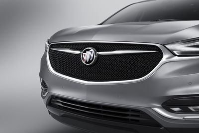 GM Grille in Black with Chrome Surround (For Vehicles Without HD Surround Vision Camera) 84433470