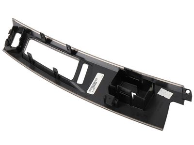 25893137 GM Plate Assembly, Front Side Door Armrest Switch Mount *Quartz Product Photo 2 of 2
