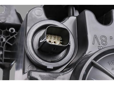 GMC Yukon Headlight - 84564093