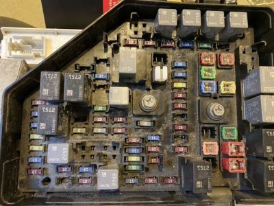 2008 Cadillac CTS Fuse Box - 25892797