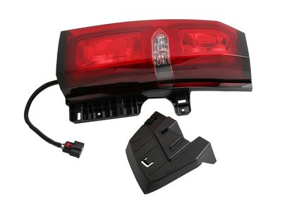 Chevrolet Suburban Tail Light - 84467058