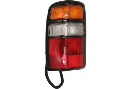 Chevrolet Suburban Tail Light - 15832091